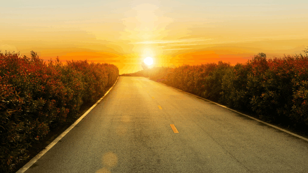 Weg und Sonnenaufgang als Zeichen seine eigenen Prioritäten zu setzen